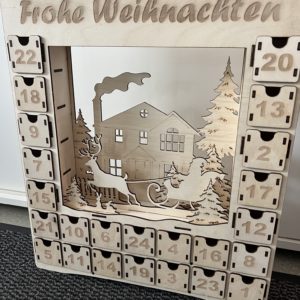 Adventskalender aus Holz graviert und geschnitten