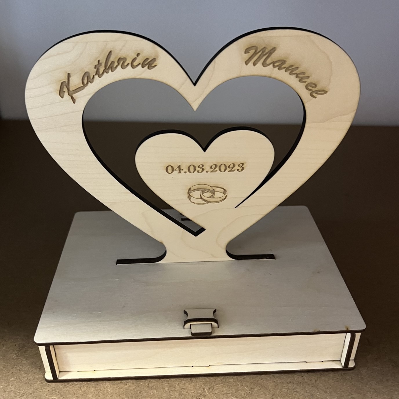 Geschenkbox aus Holz mit Herz