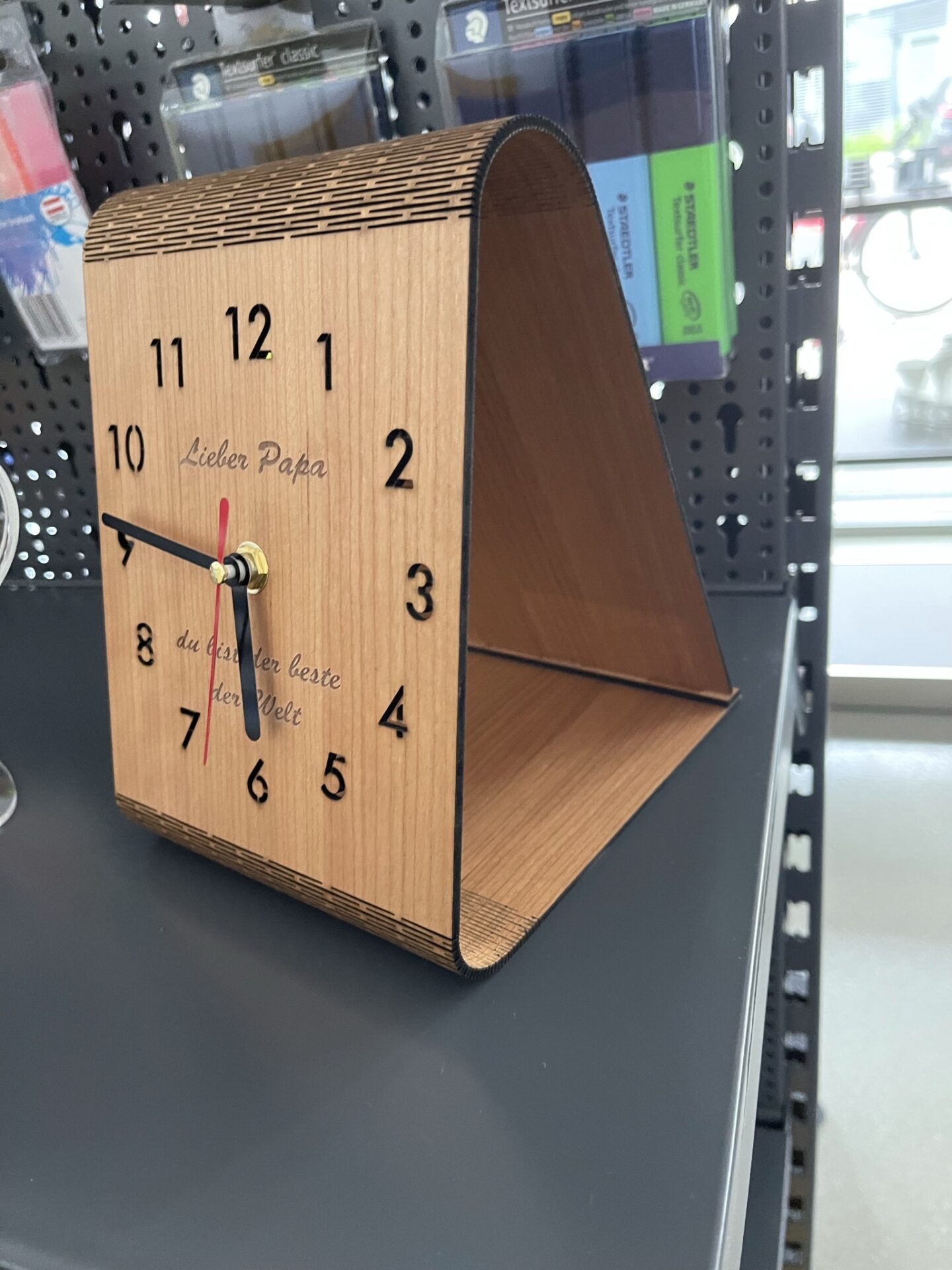 Holz Uhr lasergeschnitten und graviert NEU – Ansicht 5