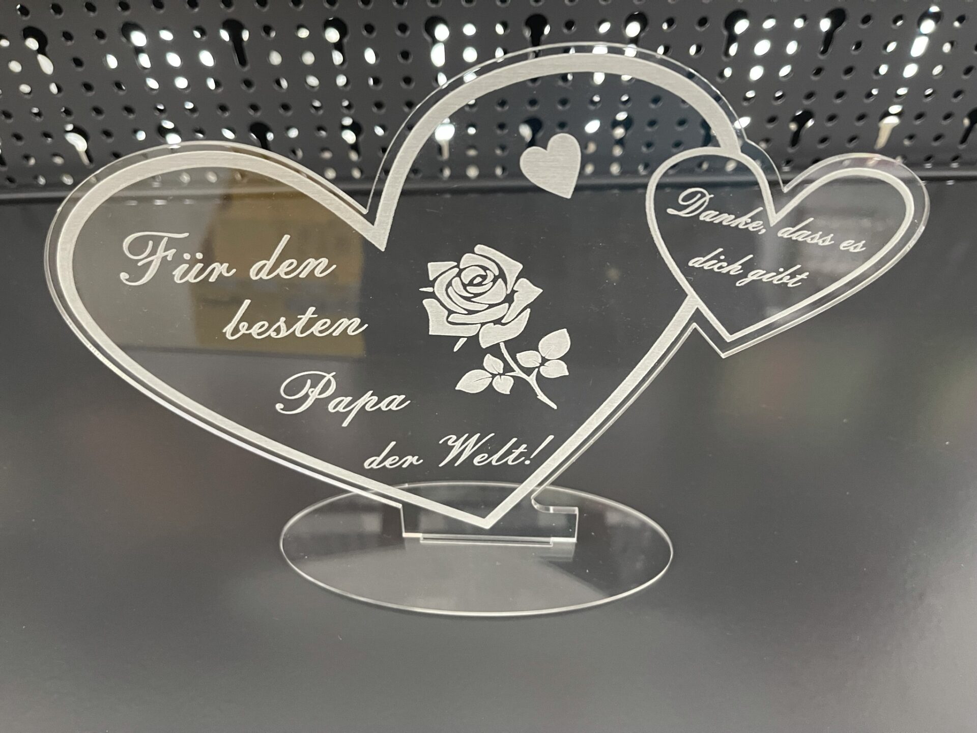 Acryl Schild in Herz Form „Für den besten Papa der Welt“ – Ansicht 2