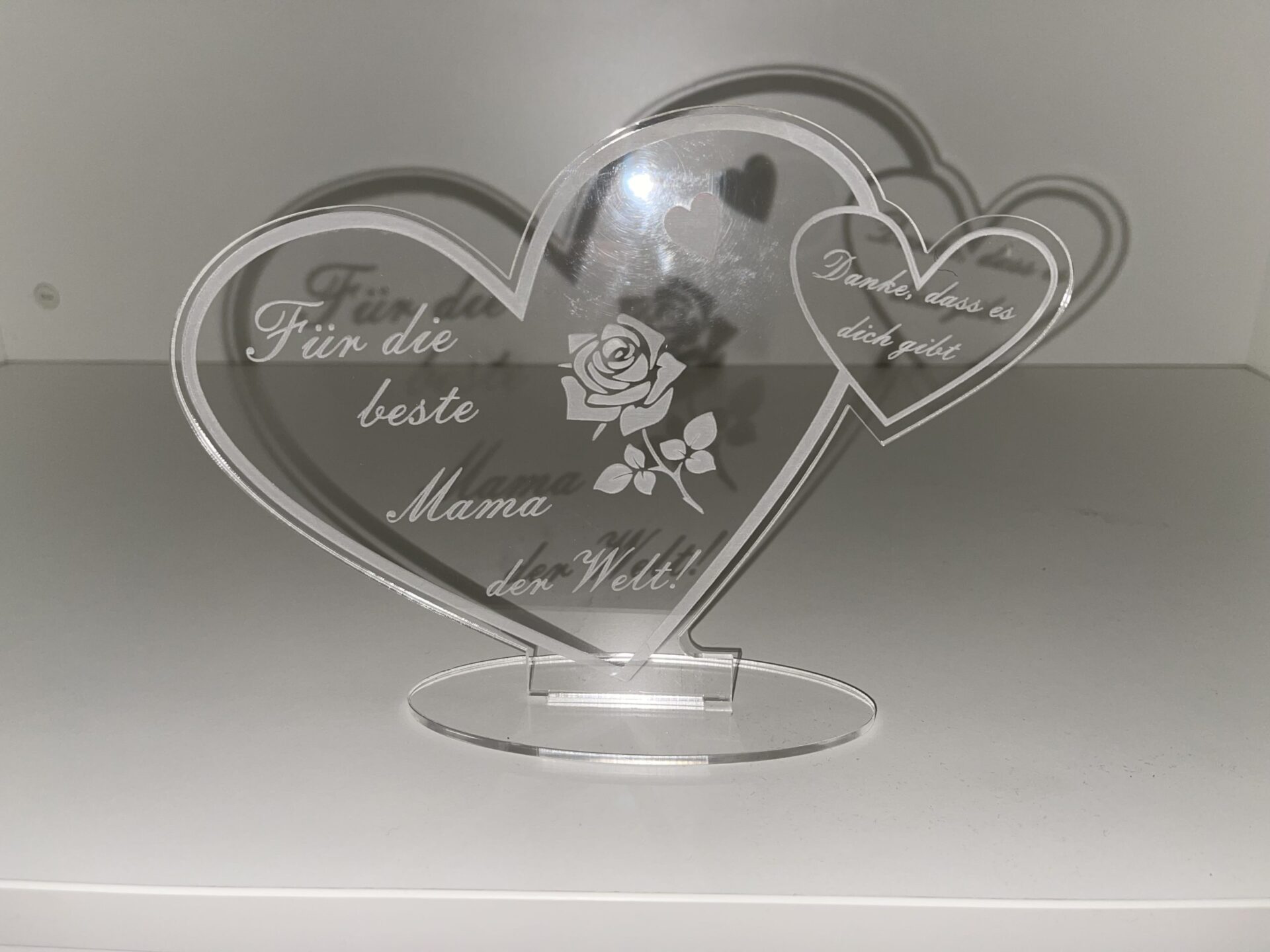 Acryl Schild in Herz Form „Für die beste Mama der Welt“ – Ansicht 2