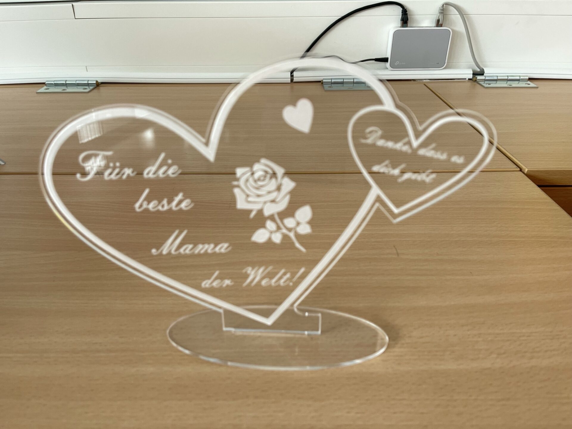 Acryl Schild in Herz Form „Für die beste Mama der Welt“ – Ansicht 3