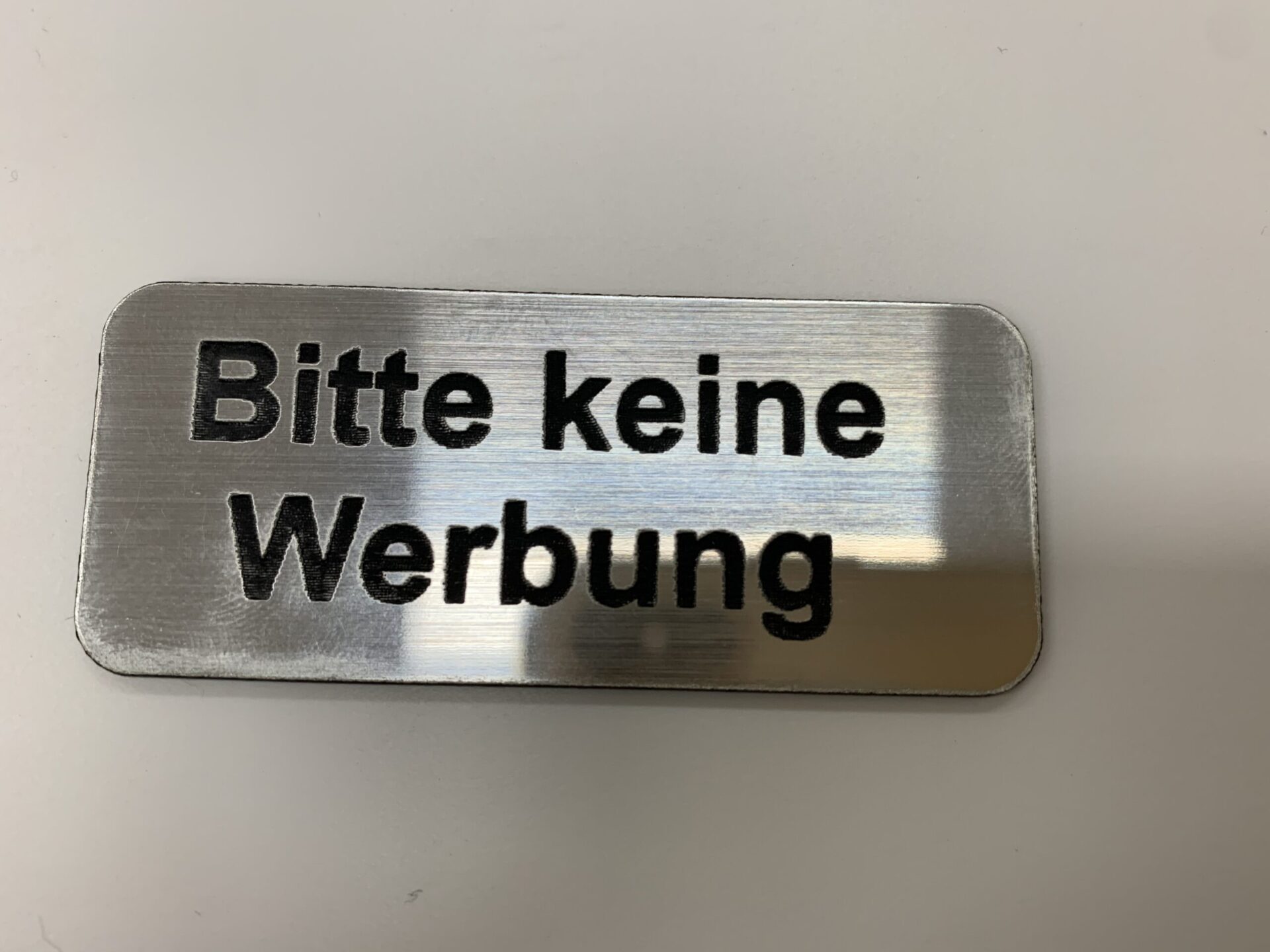 Briefkastenschild – BITTE KEINE WERBUNG | vollflächig selbstklebend | 70 x 30 mm