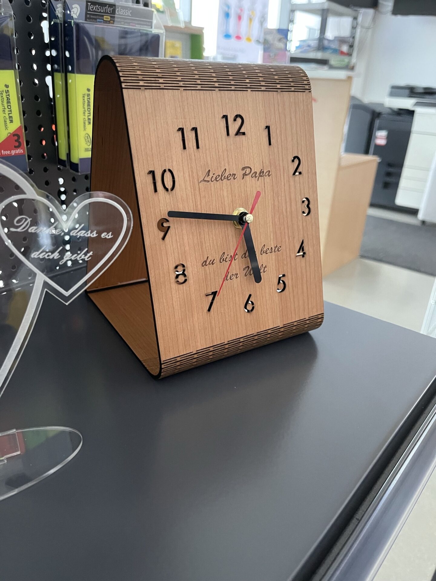 Holz Uhr lasergeschnitten und graviert NEU – Ansicht 4